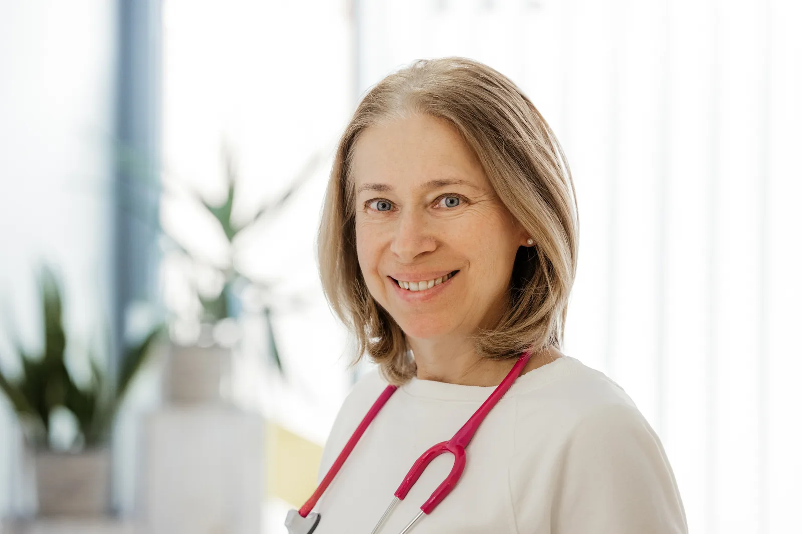 Dr. Elena Weber – Fachärztin für Allgemeinmedizin